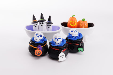 Halloween cauldron bath bomb